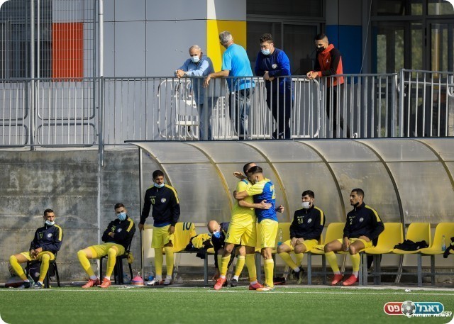 השמחה עם ספסל צור שלום (אייהם ג'אברין)